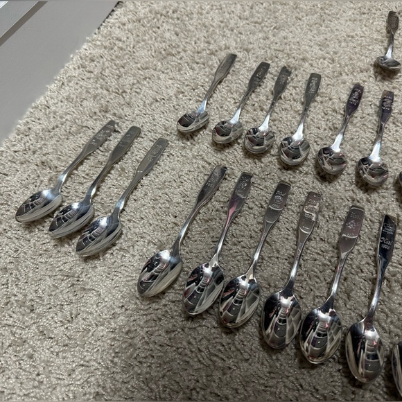Birks Christmas 38 Silver Spoon Collection - Picture 7 of 8